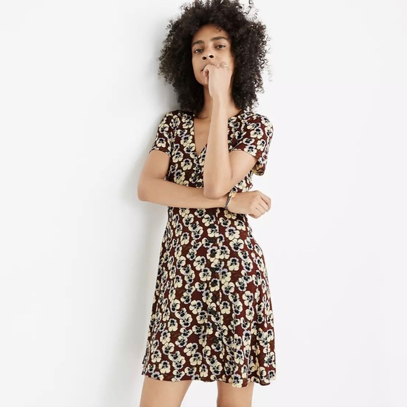 Madewell Dresses & Skirts - MADEWELL Button-Wrap Dress in Viola Floral